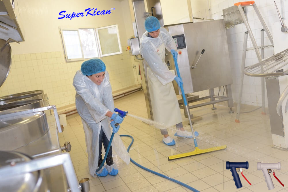 Pistolas para lavado industrial con agua caliente SUPERKLEAN, una solución revolucionaria del futuro para la industria de hoy